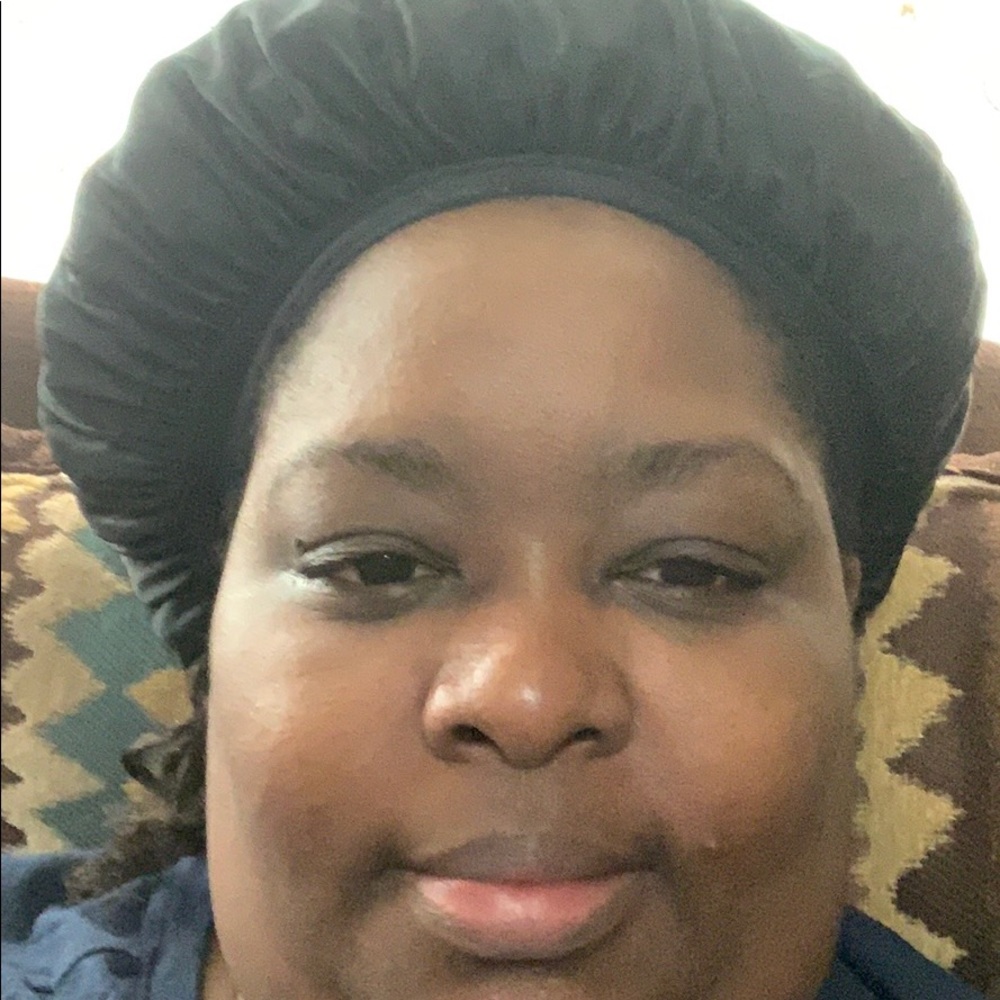 Meet your Posher, Claudia